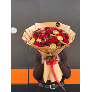 KOKİNA VE GÜL BUKETİ